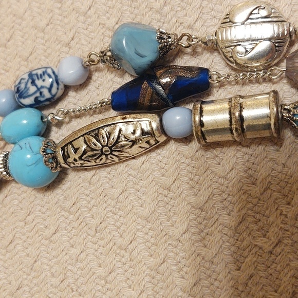 Avon Vintage Beaded Three Strand Necklace - Picture 4 of 6